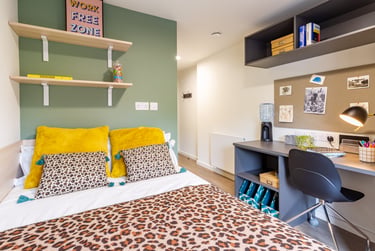 Bronze En Suite - Image 1